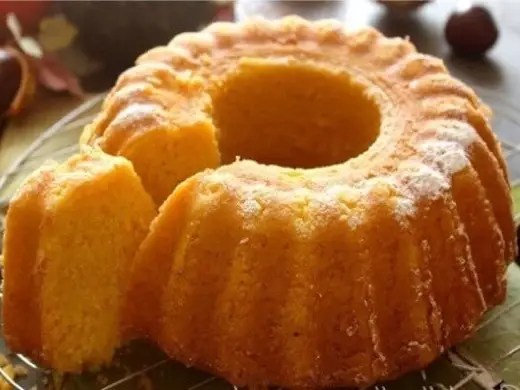 Gâteau à la courge de Nice démoulé, à la mie orangée et moelleuse