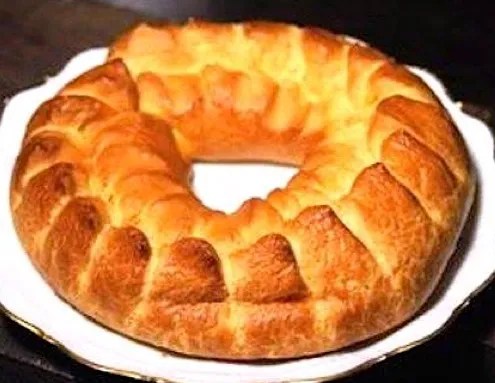 Rouillotte ardennaise, brioche en couronne dorée hérissée de pics
