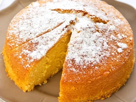 gâteau au Fanta orange moelleux saupoudré de sucre glace