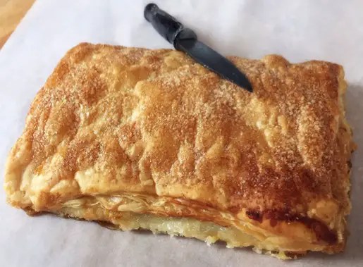Poumpet de Semalens doré, gâteau feuilleté au citron confit