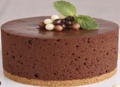 Gâteau mousse au chocolat sur base biscuitée