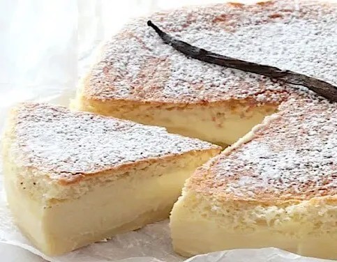 Gâteau magique à la vanille avec ses trois textures, flan, crème et génoise