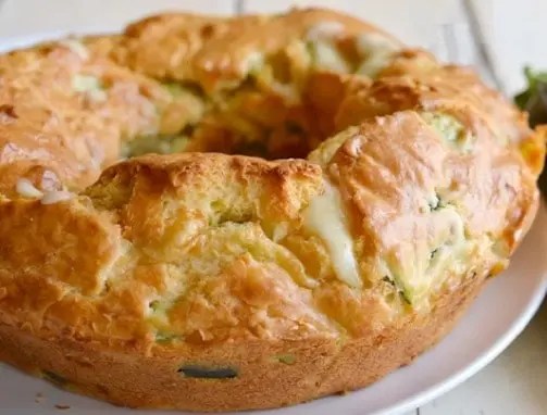 Gâteau 7 pots aux courgettes et à la scamorza