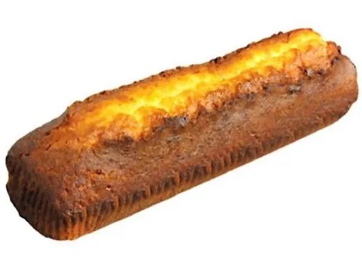 Barre bretonne dorée et tranchée, quatre-quarts au beurre demi-sel saupoudré de sucre glace
