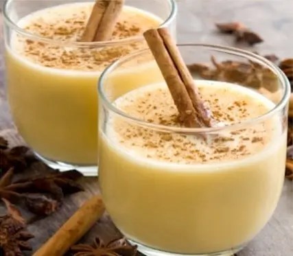 Chaudeau antillais servi chaud, lait de poule créole