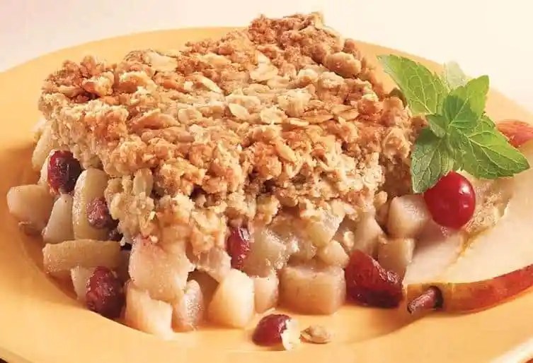 croustade québécoise aux pommes, crumble doré à l'avoine et à la cannelle