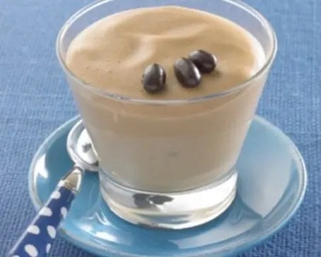 Mousse au café 10 minutes en verrines, saupoudrée de cacao
