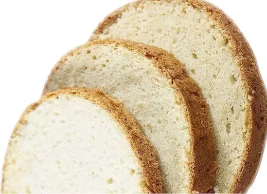 génoise aux blancs d'œufs, mie blanche et aérée, tranchée