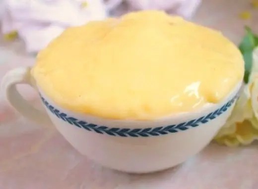 Crème pâtissière au micro-ondes : la recette à la gousse de vanille, avec la puissance et les temps de cuisson.
