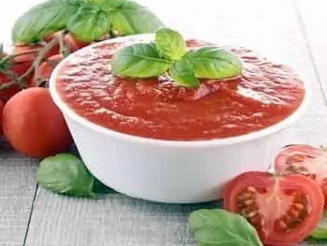Purée de tomates maison entre coulis et concentré