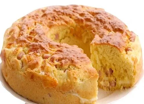 Gâteau jambon-fromage au mascarpone, tranché, moelleux et doré