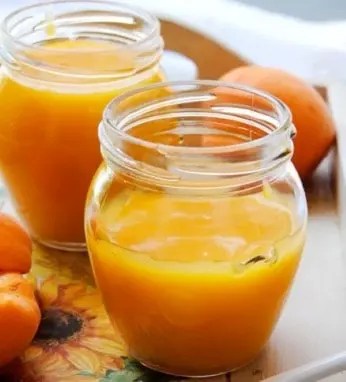 Crème d'abricot maison (apricot curd) dans un pot, onctueuse et dorée