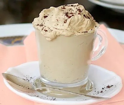Crème sans cuisson au café et au mascarpone en verrine, dessert à la cuillère