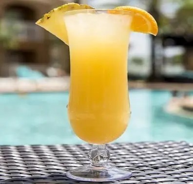 Mocktail Fleur d'amour à la banane, mangue et ananas