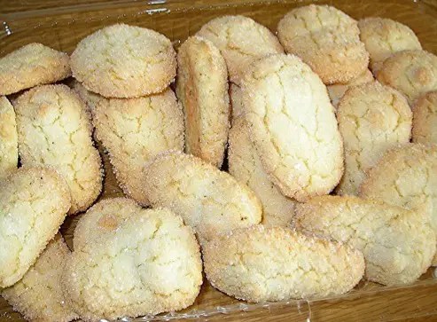 Biscuits fèves de la Toussaint, en forme de fève, dorés