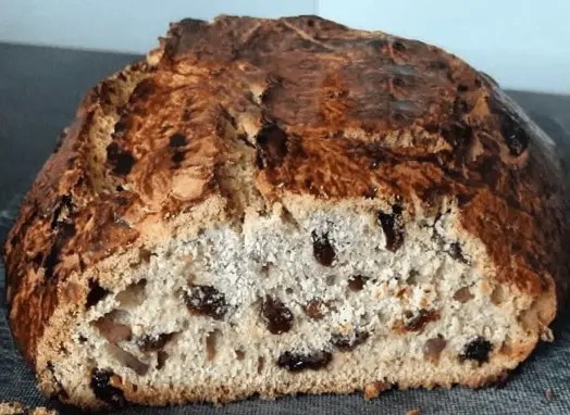 Pain de Bonifacio, üga siccata corse aux noix et raisins secs, doré