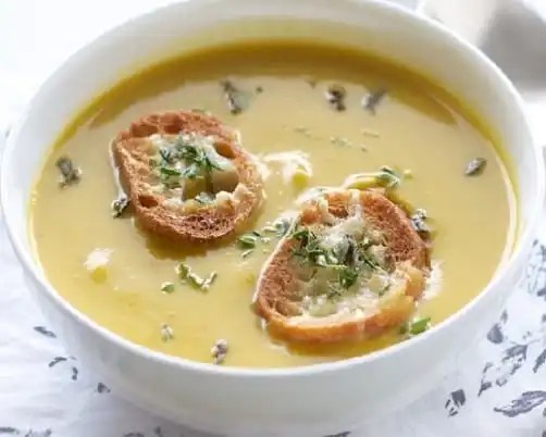 Soupe d'hiver aux 5 légumes et croûtons au gruyère