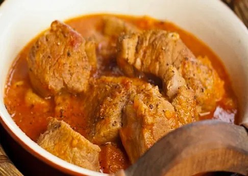 Aillade de veau mijotée à l'ail, spécialité du Sud-Ouest