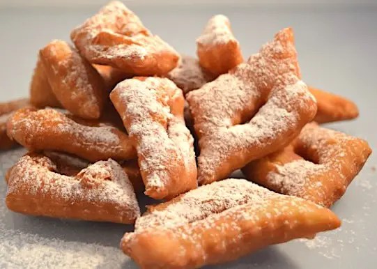 Fantaisies de Bourgogne, beignets moelleux poudrés de sucre glace