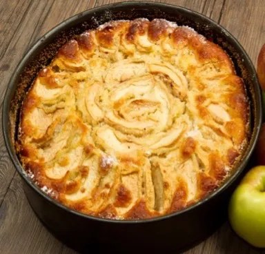 Tarte bon accueil d'Yport aux pommes et à la crème d'amandes, dorée