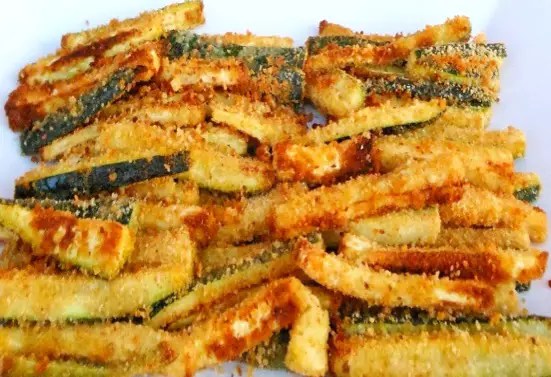 Bâtonnets de courgettes au parmesan dorés au four, croustillants