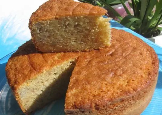 gâteau à la banane de la Réunion moelleux, parfumé au rhum