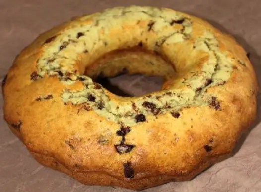 Gâteau à la fleur d'oranger et mascarpone en couronne, aux pépites de chocolat