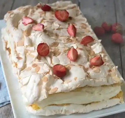 kvæfjordkake, gâteau norvégien le meilleur du monde à la meringue et crème vanille
