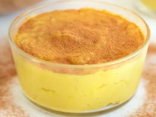 Majarete démoulé, flan coco au maïs saupoudré de cannelle