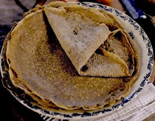 galetous du Limousin, galettes de sarrasin tartinées de grattons