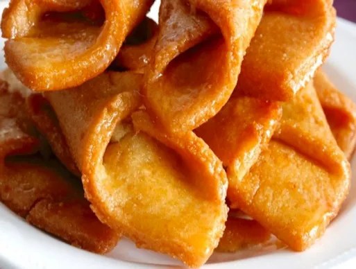 Pestiños au miel, pâtisseries andalouses frites et nappées de sirop
