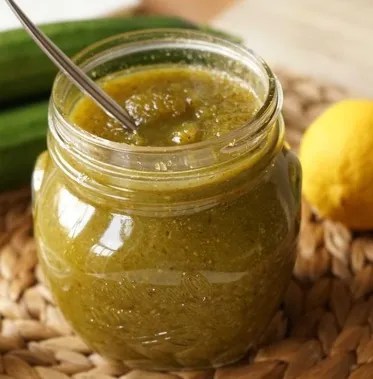 confiture de courgettes en pot, texture translucide et teinte verte