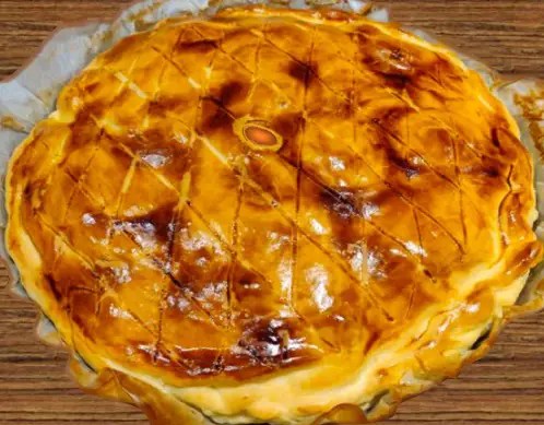 Citrouillat du Berry, tourte à la courge sucrine dorée avec sa cheminée centrale