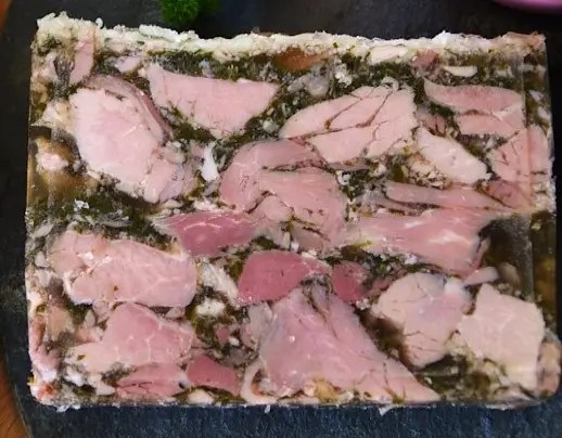 Jambon persillé de Bourgogne tranché, gelée persillée au vin blanc