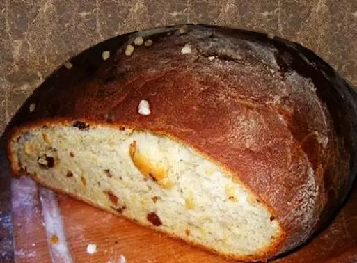 Pain-gâteau aux raisins et sucre en grains, pain brioché belge tranché