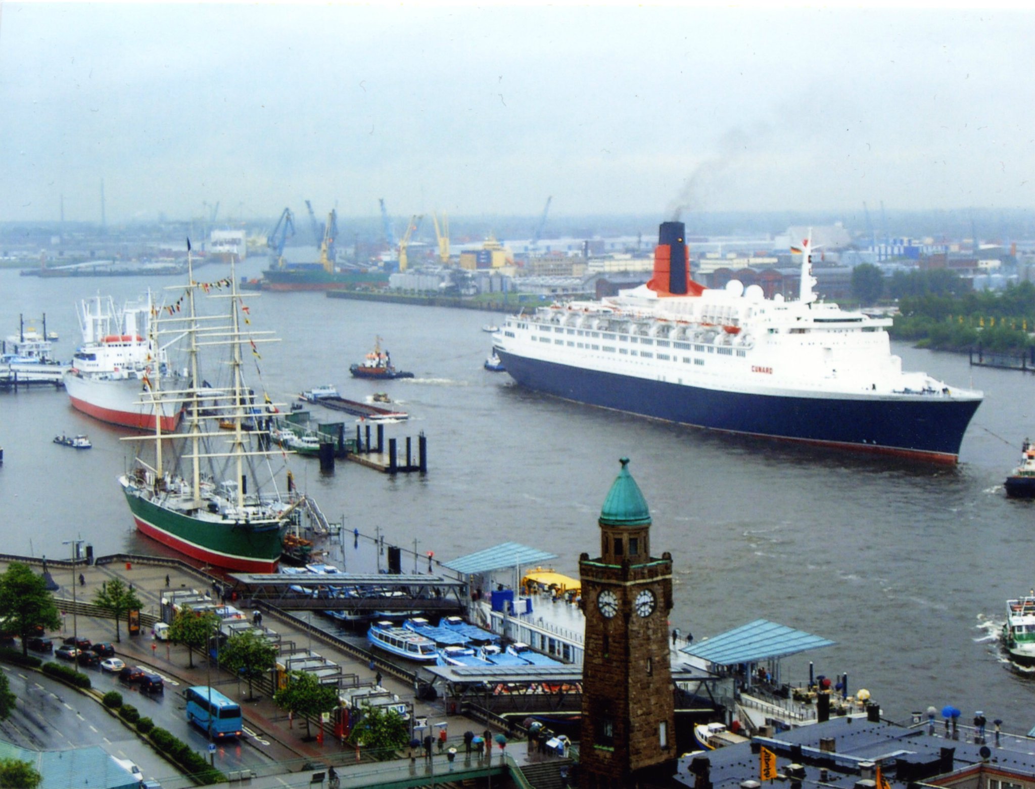 Qe2 In Hamburg Cunard Queens