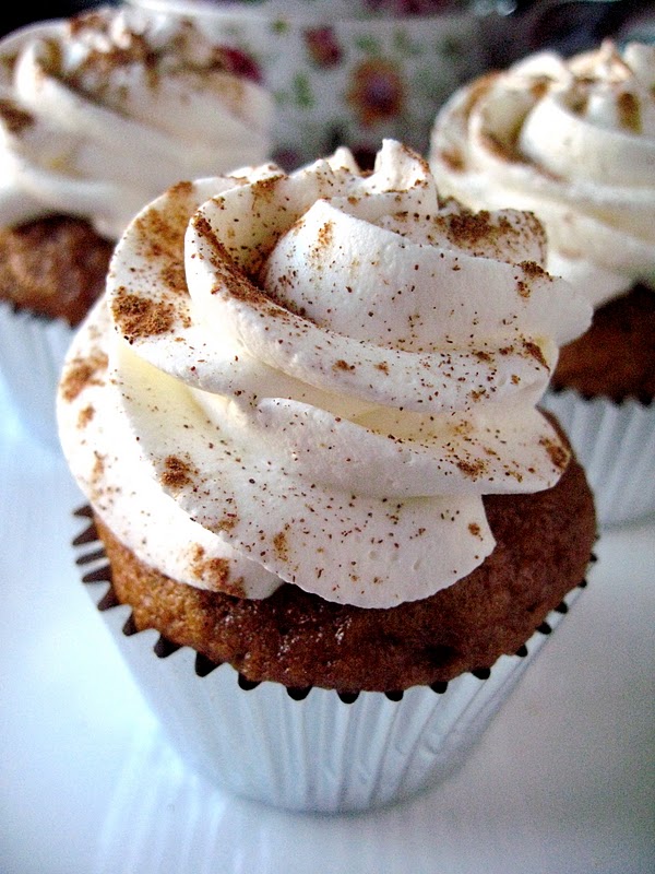 Pumpkin Pie Cupcakes with Whipped Cream