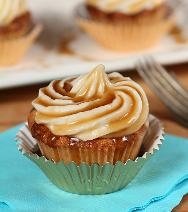 Jack Daniels Honey Whiskey Cupcakes with a Bourbon Drizzle