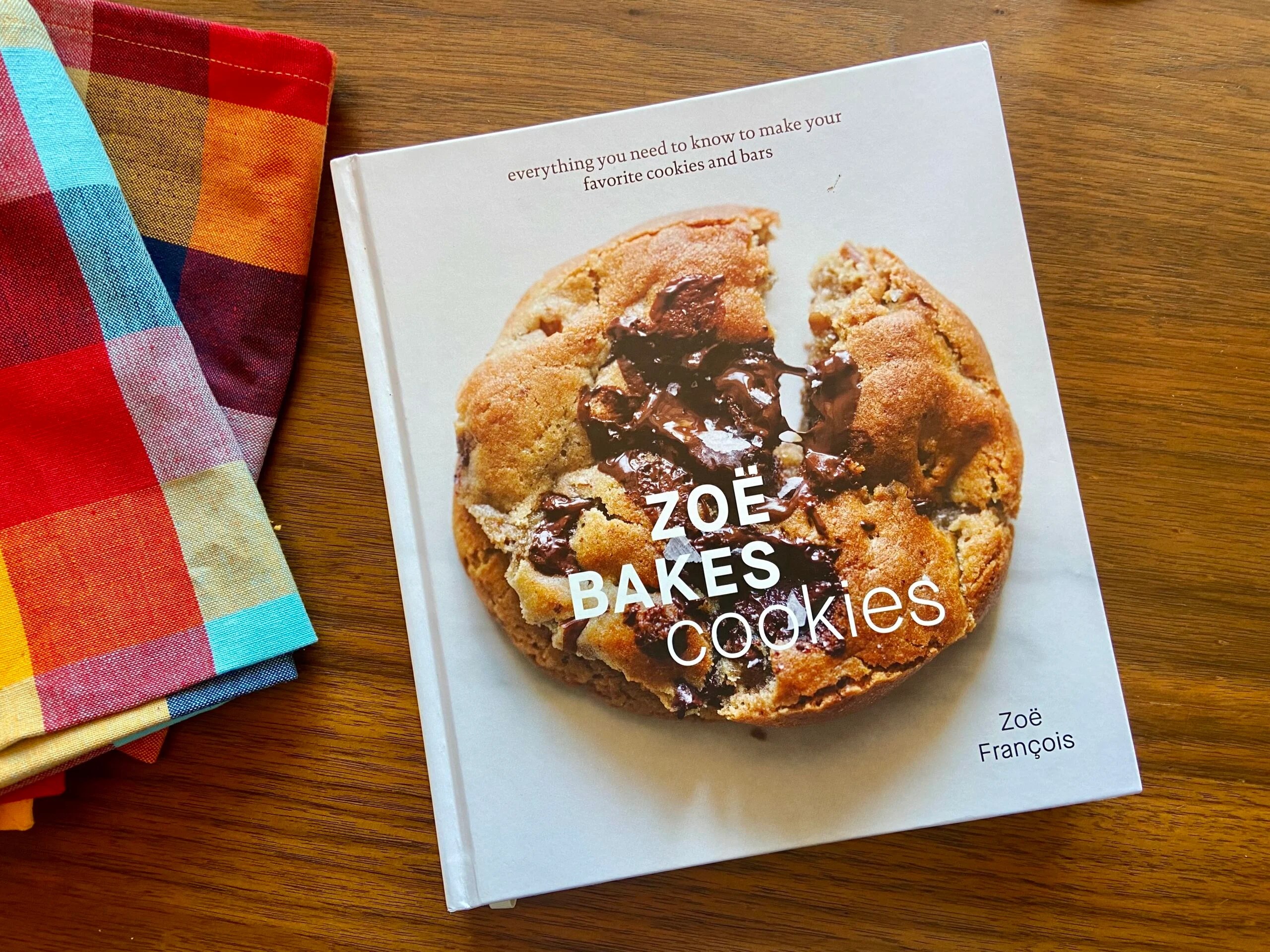 Zoé fait des biscuits
