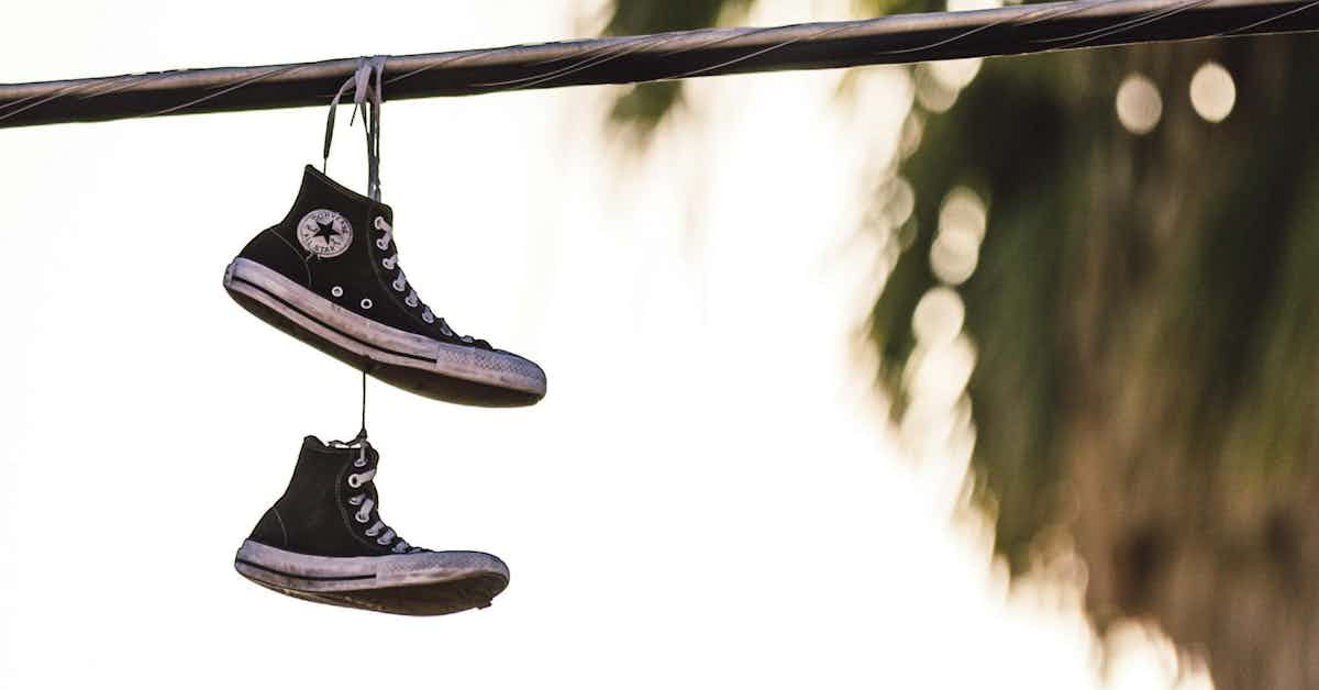 clean dirty sneakers