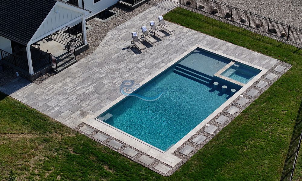 ingrond swimming pool with spa and 3 in water stools