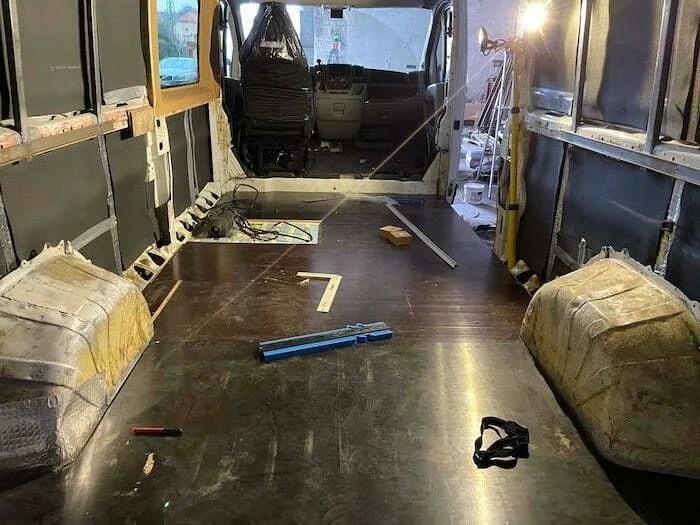 z czego zbudować podłogę w kamperze