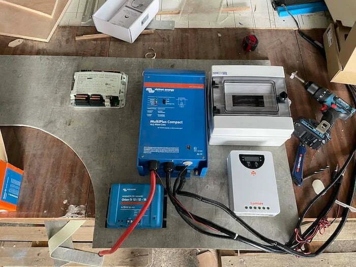 instalacja fotowoltaiczną w kamperze