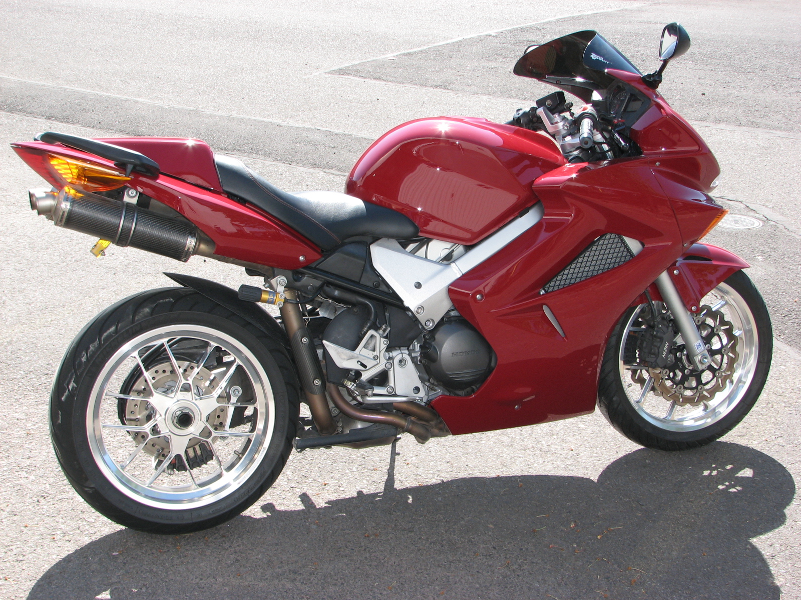 One relatively recent addition to the scene is uber, which connects drivers and riders for convenient mobility. Solid 2004 Honda VFR 800i Interceptor | Custom | Cutting