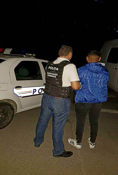 2, litera c, articol care ţinea deschis punctul de frontieră bechet doar traficului de marfă, pentru prevenirea şi combaterea efectelor . Craiovean UrmÄrit InternaÅ£ional De La Aeroport In Arestul Ipj Dolj Cuvantul LibertÄÅ£ii