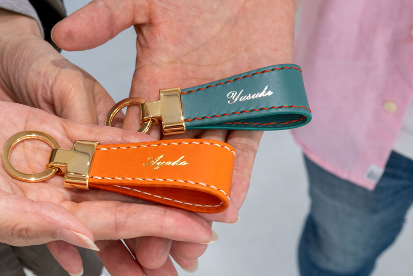 七夕のプレゼントに｜名入れOKのペア本革キーリング- | CxC Leather