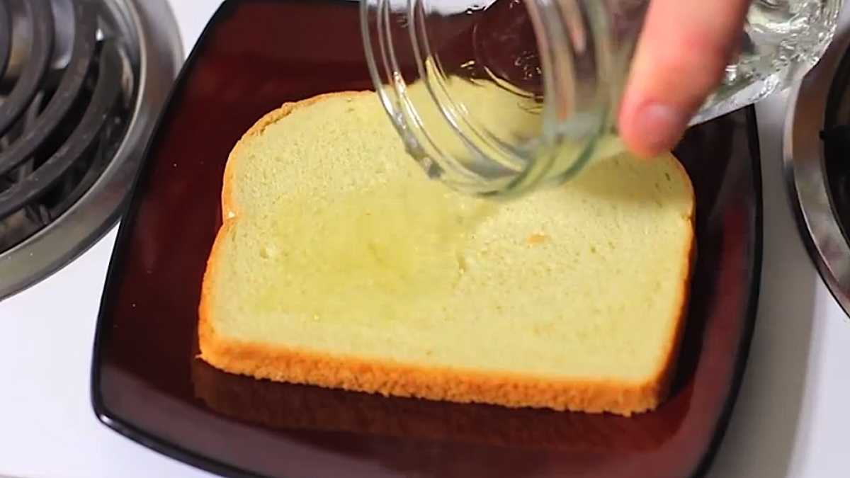 Can Vinegar on a Slice of Bread Remove Odors from a Garage?