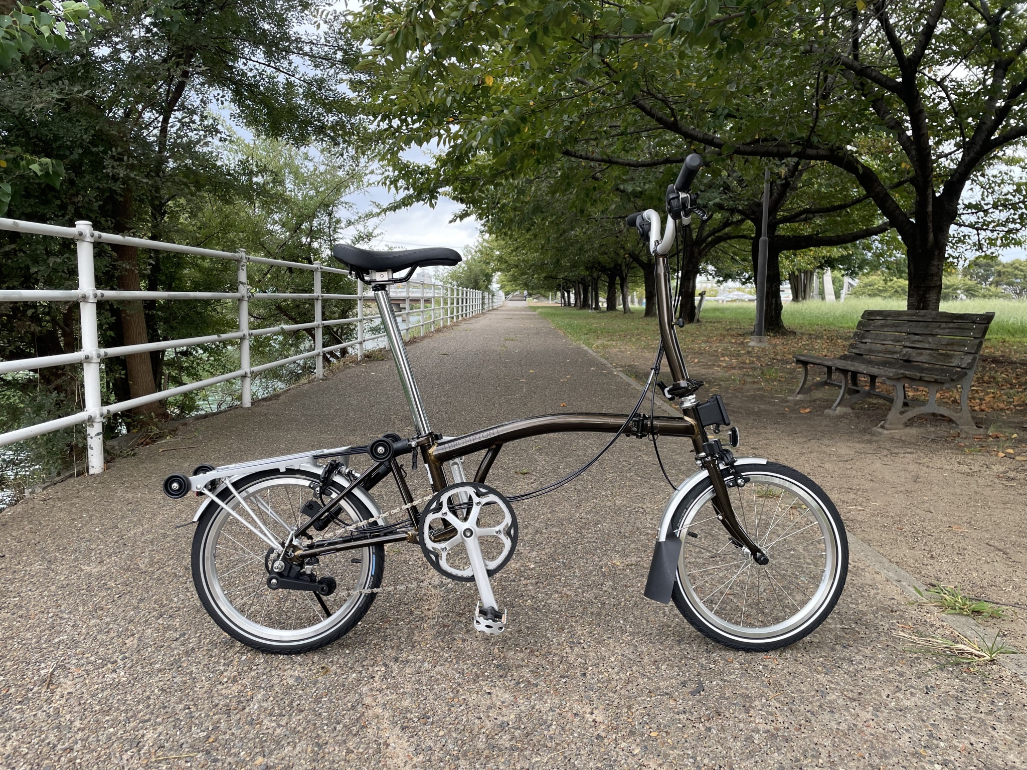 ブロンプトン ブラックラッカー M6R　リアキャリア付き 船橋×BROMPTON】不動の人気モデル＆人気カラーであるブラック