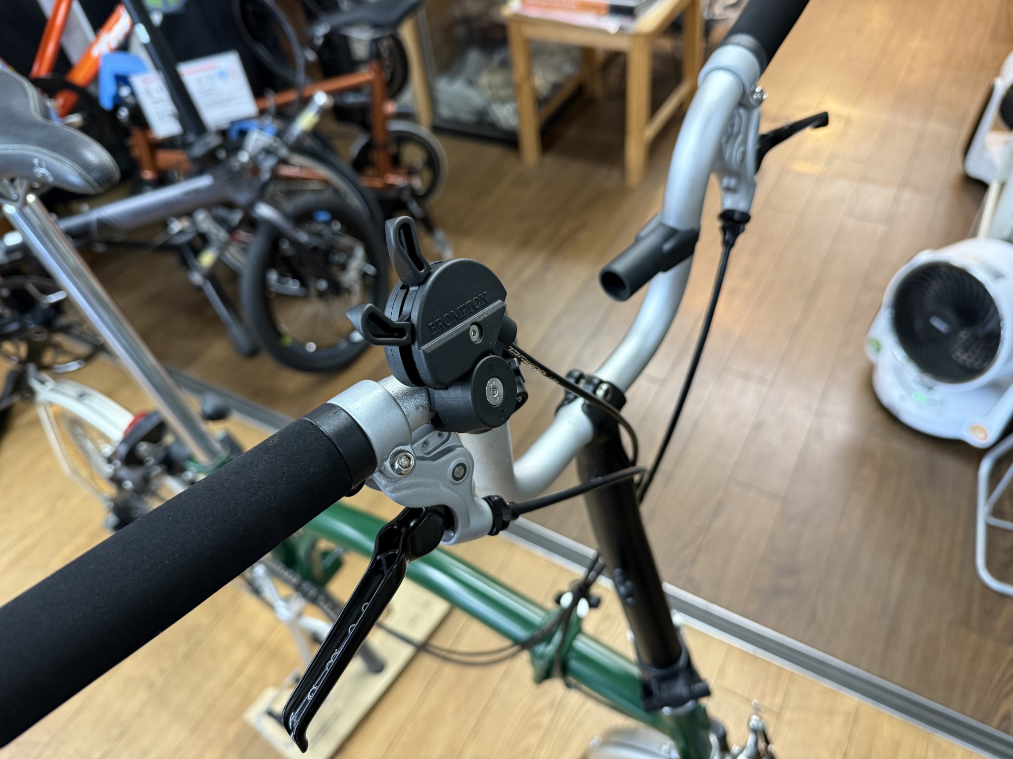 ブロンプトン　※修理必要 Repairing a Brompton puncture is actually super easy! I tried it