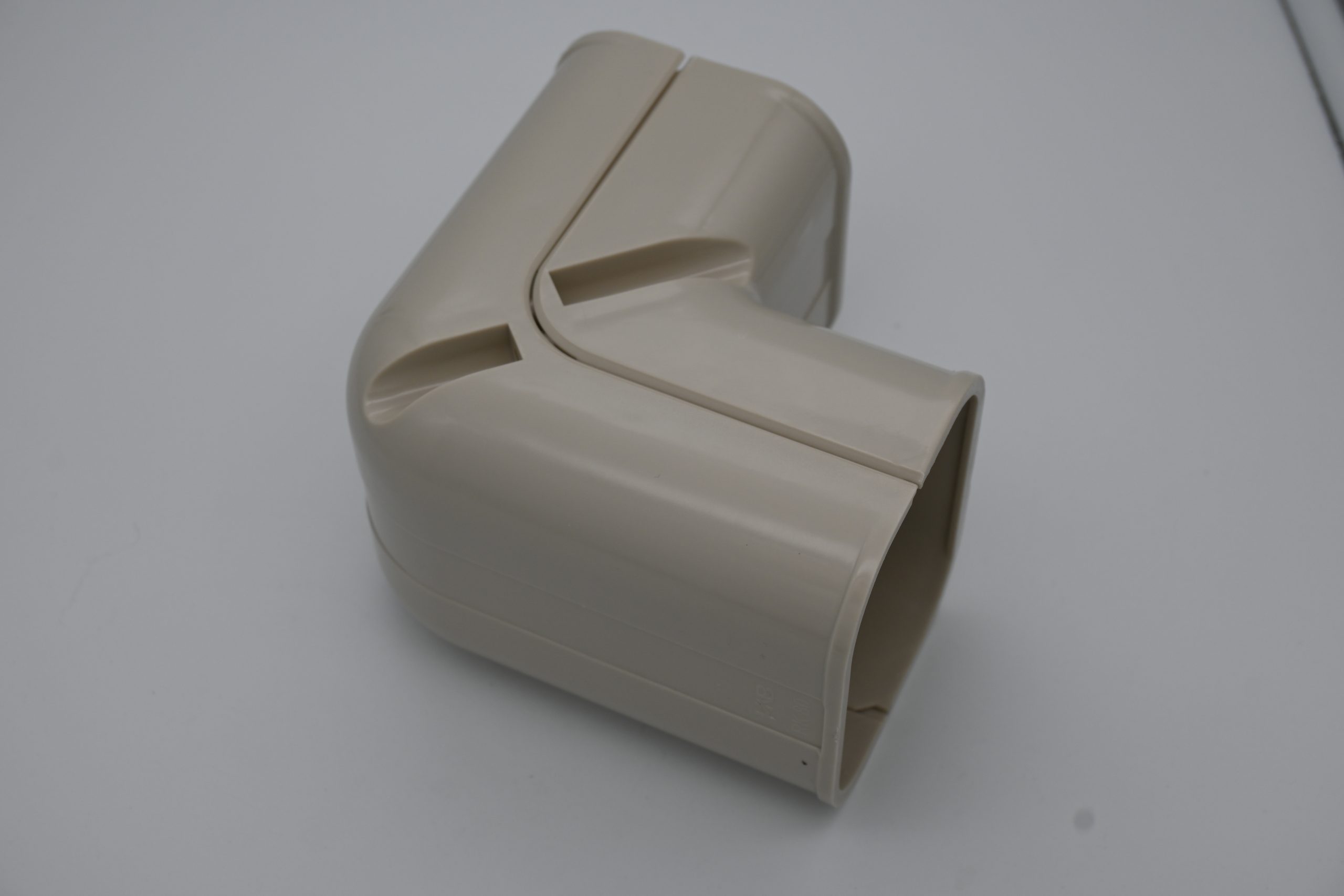 AC Trunking Corner 100mm Cream